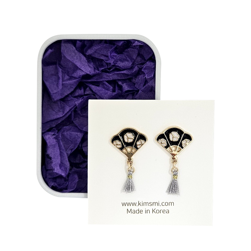 Camellia fan Earring